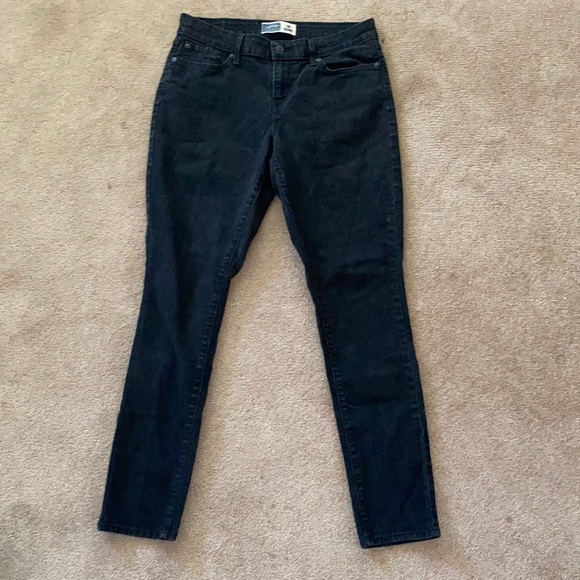 Levi’s Skinny Leg Jeans in Black - Picture 1 of 9